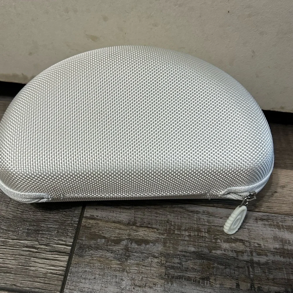 Oakley Women's Sunglasses Protective Case For Curved Frames Durable White Zipper